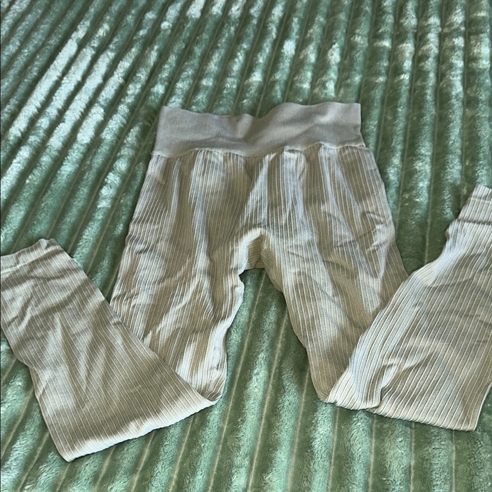 Aura Cream Leggings Soft Cotton Relaxed Fit